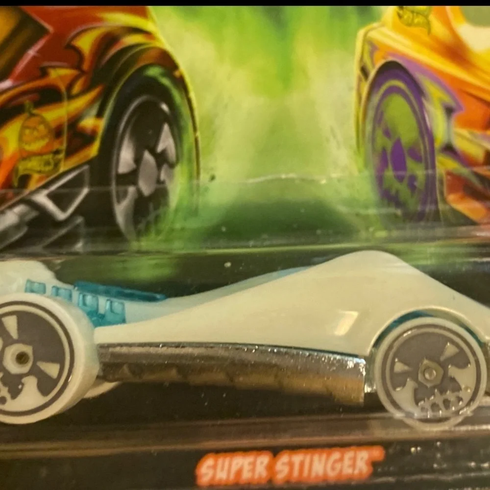 Hot Wheels 2020 Halloween Cars 6/6 SUPER STINGER Glow In The Dark 1:64.